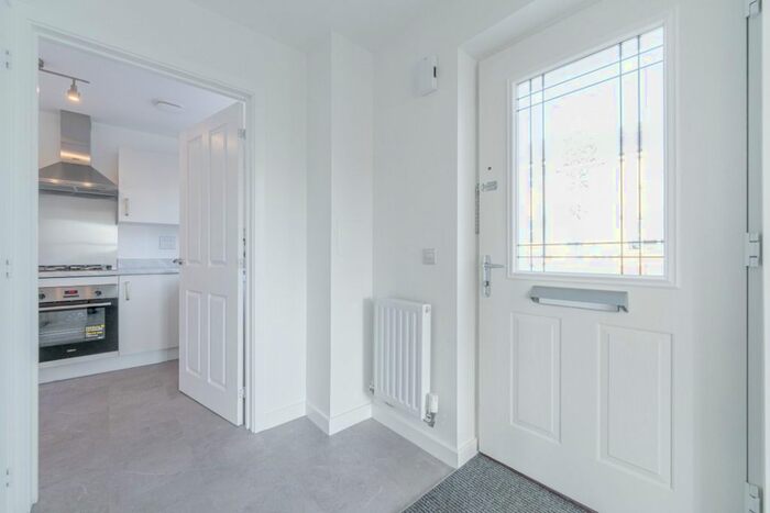 3 Bedroom Semi-Detached House To Rent In Kilgarth Court, Glasgow, G71