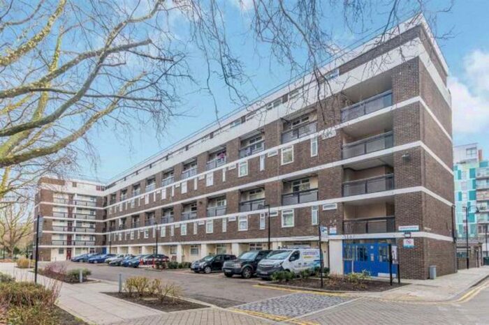 3 Bedroom Flat To Rent In Dickens Estate, London, SE16