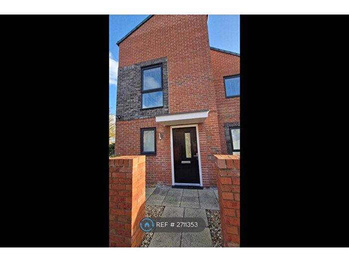 3 Bedroom End Terrace House To Rent In Garforth Avenue, Manchester, M4