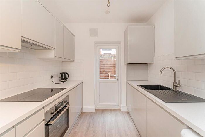 2 Bedroom Flat To Rent In Mersey Road, London, E17