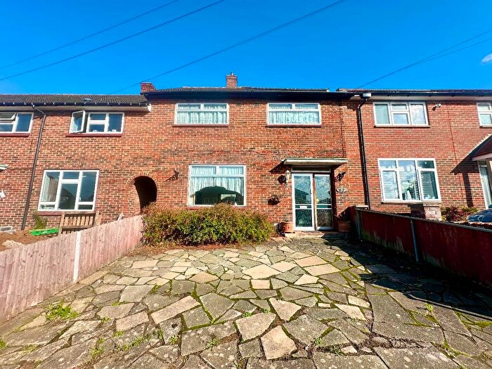 3 Bedroom Terraced House For Sale In Whitchurch Road, Romford, RM3