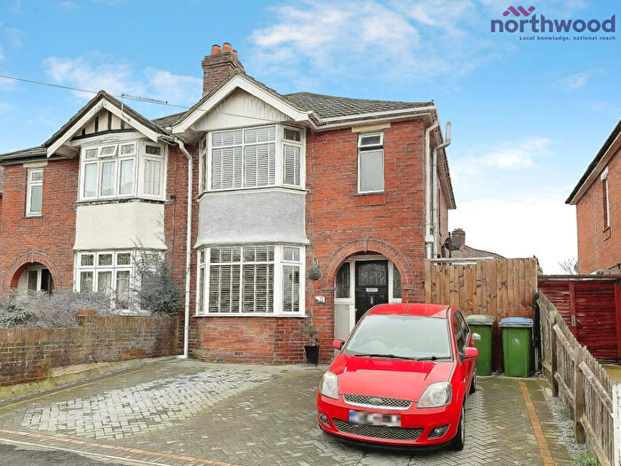 3 Bedroom Semi-Detached House To Rent In Prince Of Wales Avenue, Regents Park, Southampton, SO15