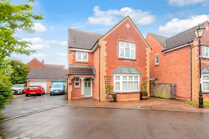 4 Bedroom Detached House For Sale In South Meadow, Bicester, OX25