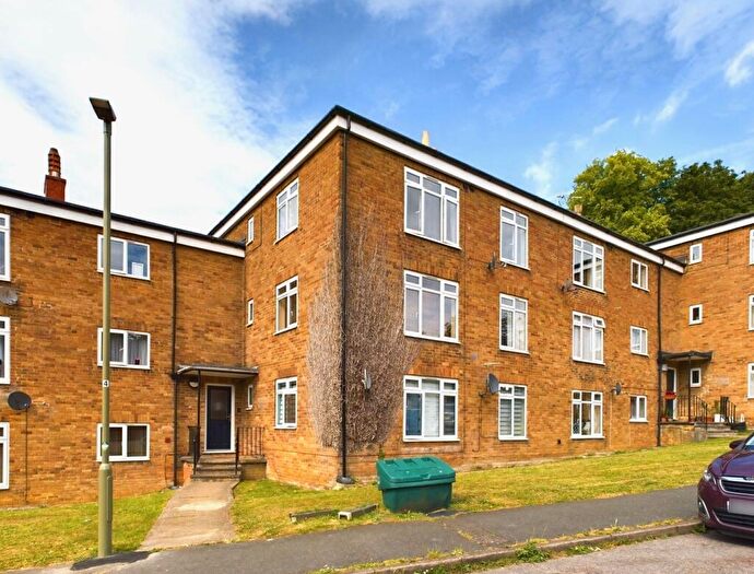 2 Bedroom Flat To Rent In Chipping Norton, O, OX7