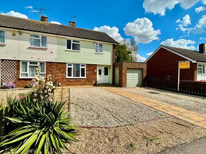 3 Bedroom Semi-Detached House For Sale In Mead End, Biggleswade, SG18