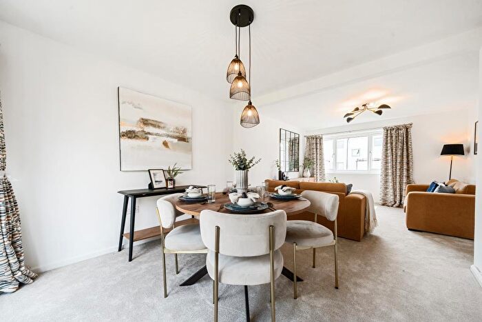 3 Bedroom End Of Terrace House To Rent In Kenley Avenue, Carterton, OX18