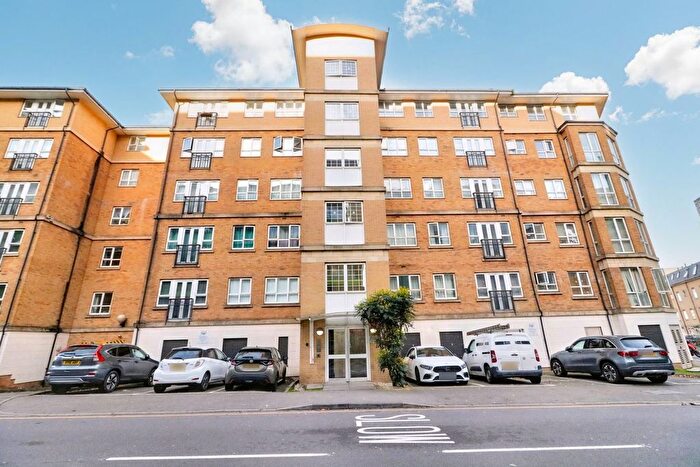 2 Bedroom Flat For Sale In Geneva Court, Rookery Way, London, NW9