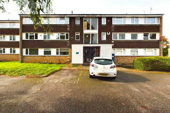 2 Bedroom Apartment For Sale In Stevenage Rise, Hemel Hempstead, HP2