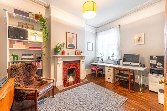 4 Bedroom End Of Terrace House For Sale In High Street, Harlesden, London, NW10