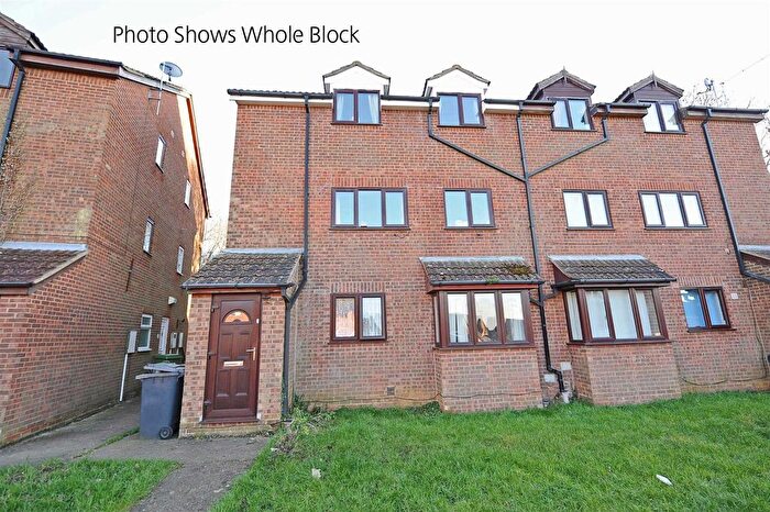 2 Bedroom Flat To Rent In Guillemot Lane, Wellingborough, NN8