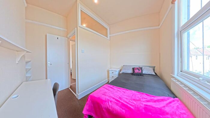 3 Bedroom Flat To Rent In Lewes Road, Brighton, BN2