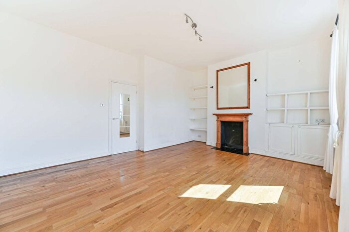 1 Bedroom Flat To Rent In Battersea Park Road, Battersea, London, SW11