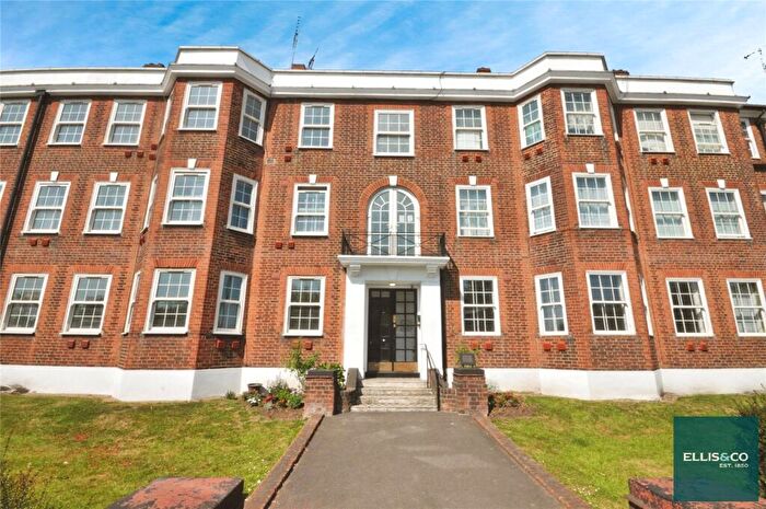 3 Bedroom Apartment To Rent In Queensborough Court, North Circular Road, Finchley, London, N3