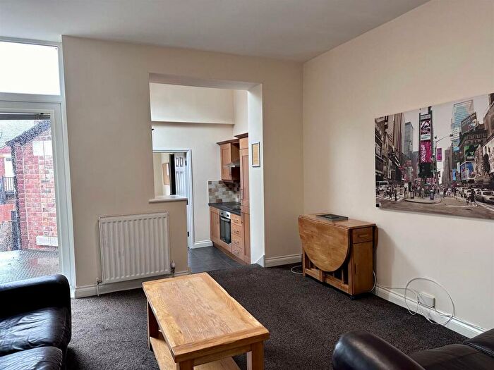 4 Bedroom Flat To Rent In Lonsdale Terrace, Jesmond, Newcastle Upon Tyne, NE2