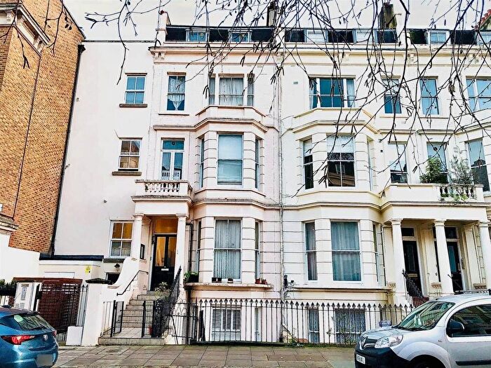 2 Bedroom Flat To Rent In - Earls Court Road, London, SW5