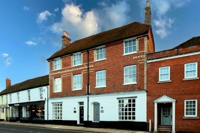 4 Bedroom Town House To Rent In High Street, Odiham, Hook, RG29