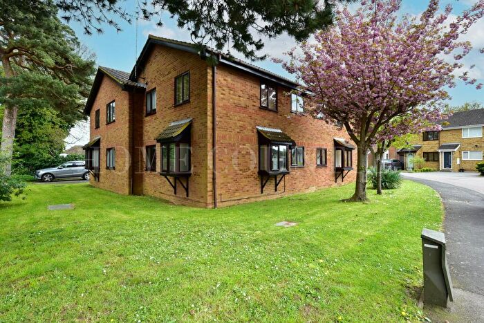 1 Bedroom Flat For Sale In Welham Manor, North Mymms, Hatfield, AL9