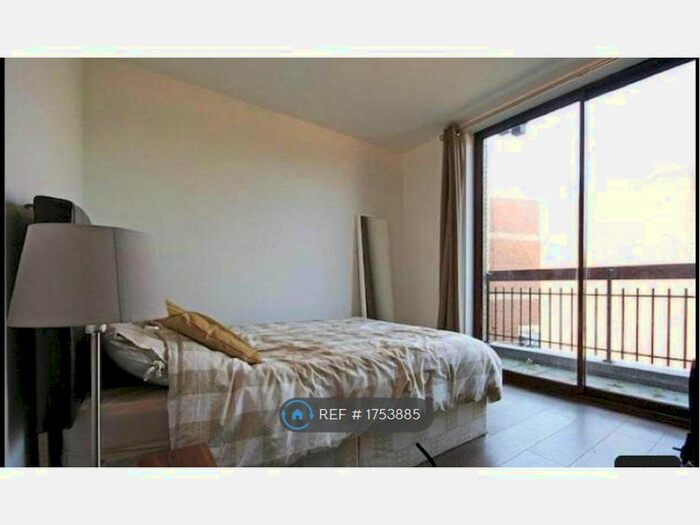 4 Bedroom Flat To Rent In Grove Crescent, Kingston Upon Thames, KT1