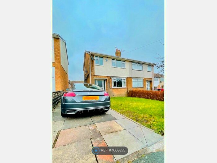 3 Bedroom Semi-Detached House To Rent In Illingworth Avenue, Halifax, HX2