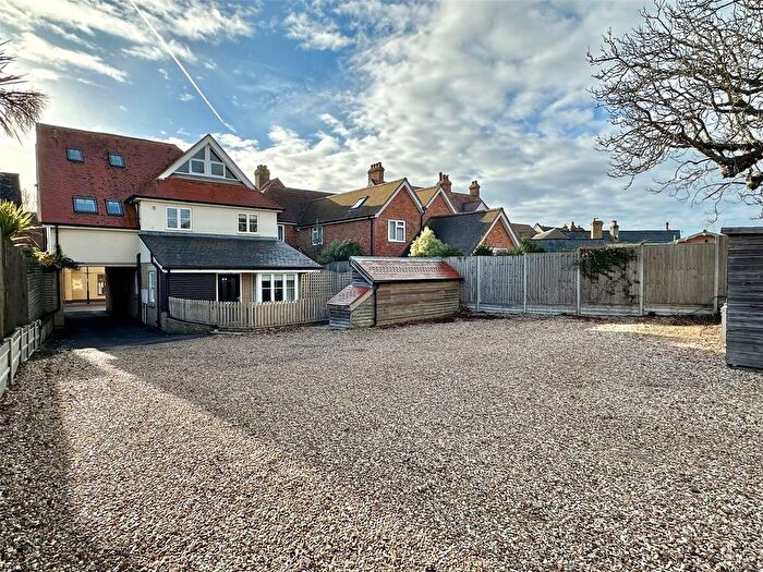 1 Bedroom Flat For Sale In High Street, Milford On Sea, Lymington, Hampshire, SO41