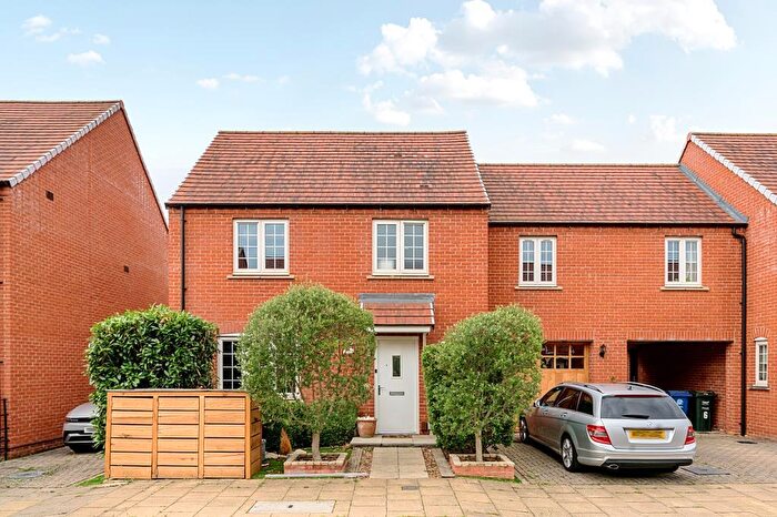 4 Bedroom Link Detached House To Rent In Epsom Way, Bicester, OX26