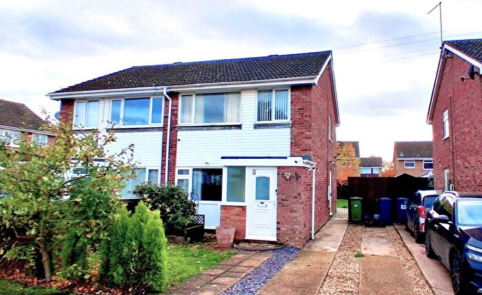 3 Bedroom Semi Detached House For Sale In Grounds Way, Whittlesey, Peterborough, PE7