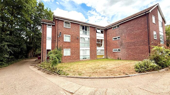 2 Bedroom Flat To Rent In Brunswick Hill, Reading, Berkshire, RG1