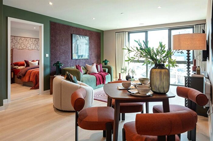 3 Bedroom Flat For Sale In Waterhouse Gardens, Dutton Street, Manchester, Greater Manchester, M3