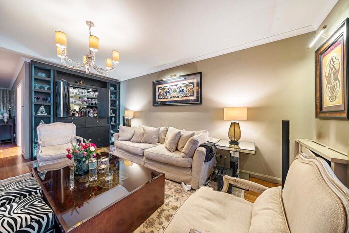 5 Bedroom Flat To Rent In Anhalt Road, London, SW11