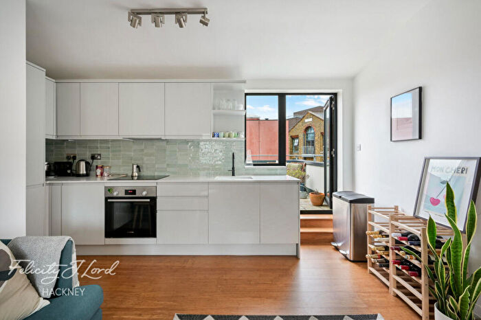 2 Bedroom Apartment For Sale In Well Street, London, E9
