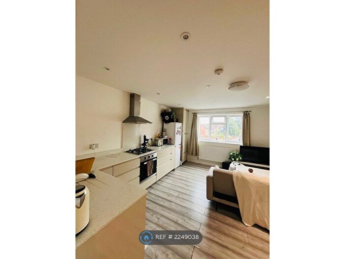 1 Bedroom Flat To Rent In Ashford, Ashford, TW15