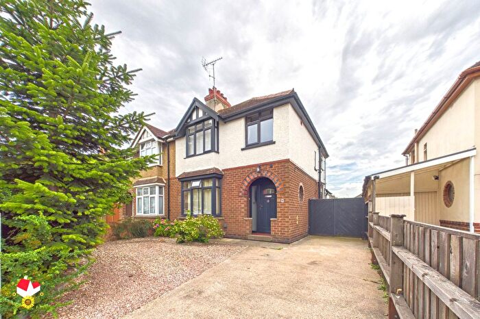 3 Bedroom Semi Detached House For Sale In Tuffley Avenue, Gloucester, GL1