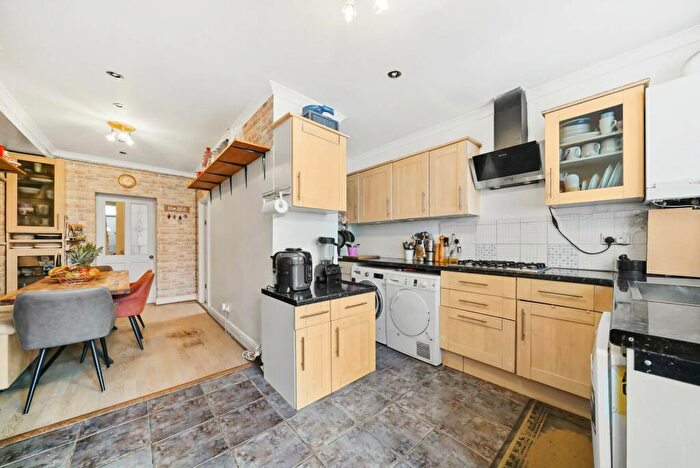 3 Bedroom House For Sale In Sunnyside Road, Leyton, E10