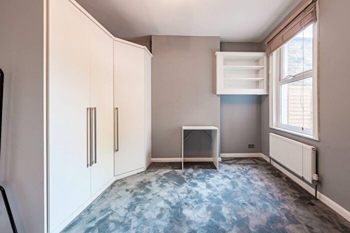 2 Bedroom Maisonette To Rent In Blackshaw Road, Tooting Broadway, London, SW17