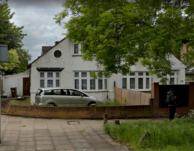 3 Bedroom Semi-Detached House To Rent In Hanworth Road, Hounslow TW4