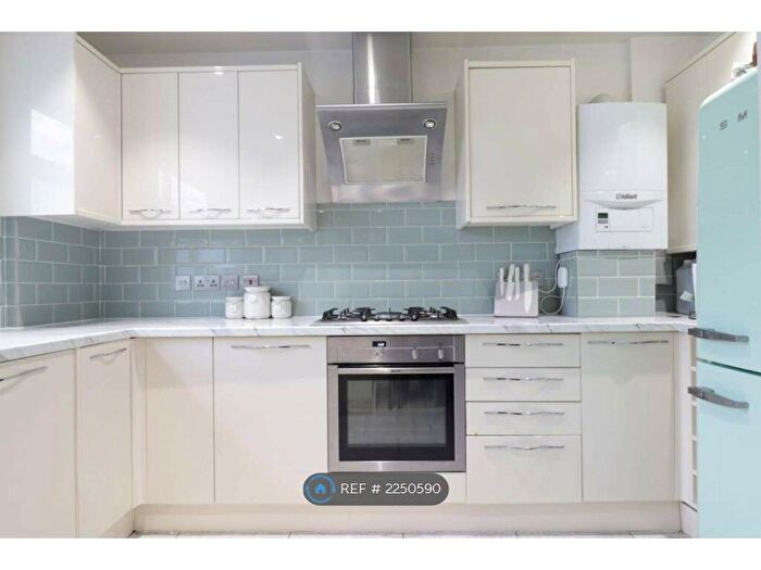 4 Bedroom Semi-Detached House To Rent In Wisteria Road, London, SE13