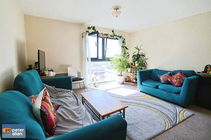 2 Bedroom Flat For Sale In Landmark Place, Cardiff, CF10