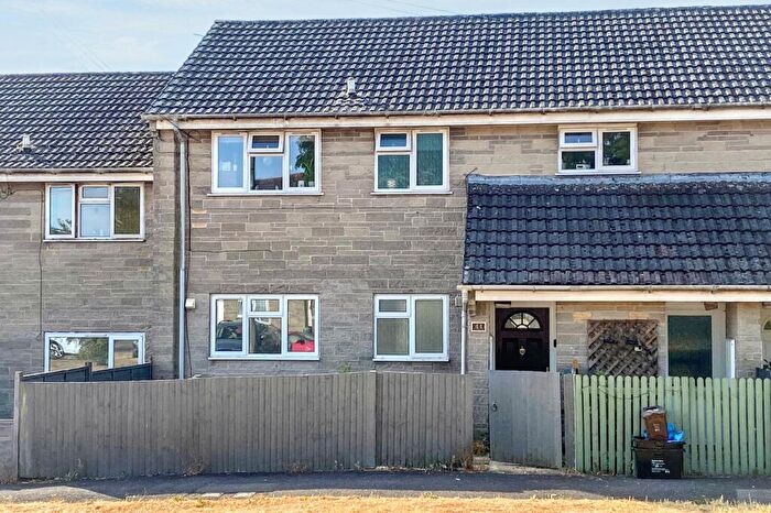 2 Bedroom Flat For Sale In Woodhayes, Henstridge, Templecombe, Somerset, BA8