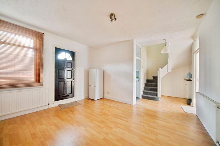 3 Bedroom Flat To Rent In Billet Road, London, E17