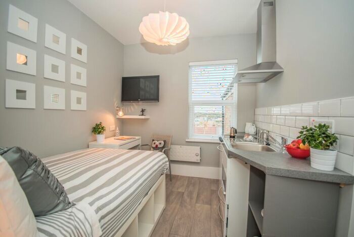 Studio To Rent In Harcourt Street, Luton, Bedfordshire, LU1