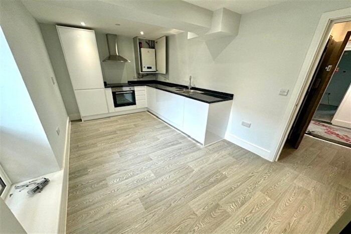 1 Bedroom Flat To Rent In Clarendon Apartments, Canal Walk, SO14