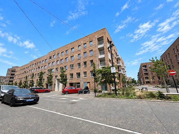 1 Bedroom Flat To Rent In Fairweather House, Kentfield Street, Barking, IG11