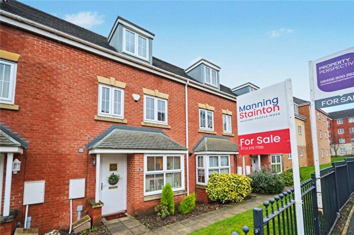 4 Bedroom Town House For Sale In Woodside Court, Middleton, Leeds, West Yorkshire, LS10