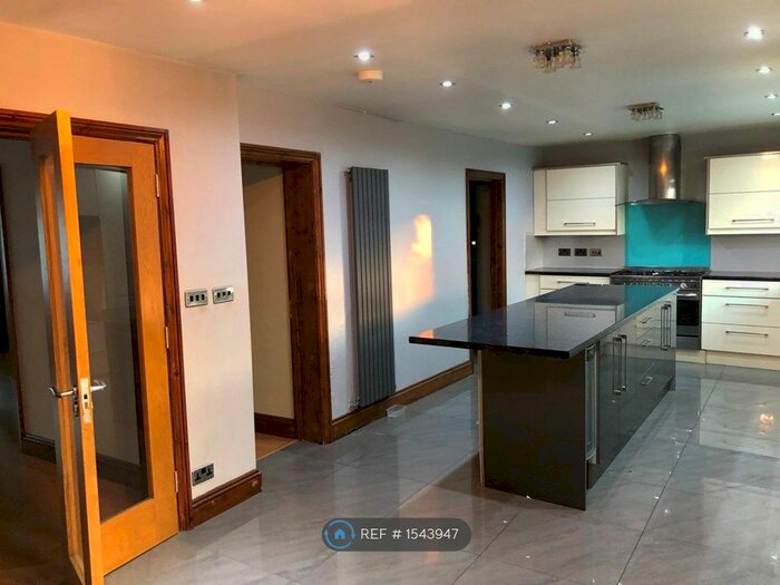 5 Bedroom Semi-Detached House To Rent In Cranford Drive, Hayes, UB3