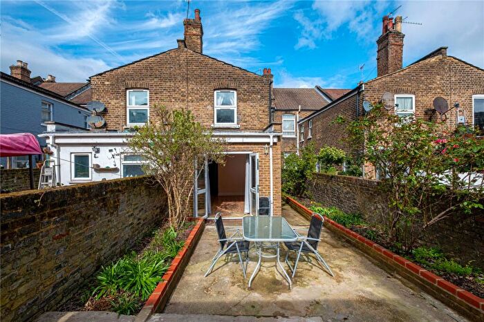 2 Bedroom Apartment To Rent In Hermitage Road, Islington, London, N4