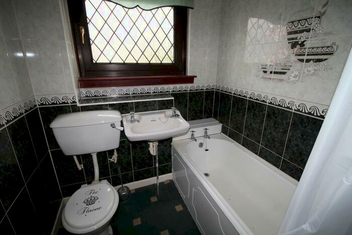 2 Bedroom Terraced House For Sale In Davarr Place, Falkirk, FK1