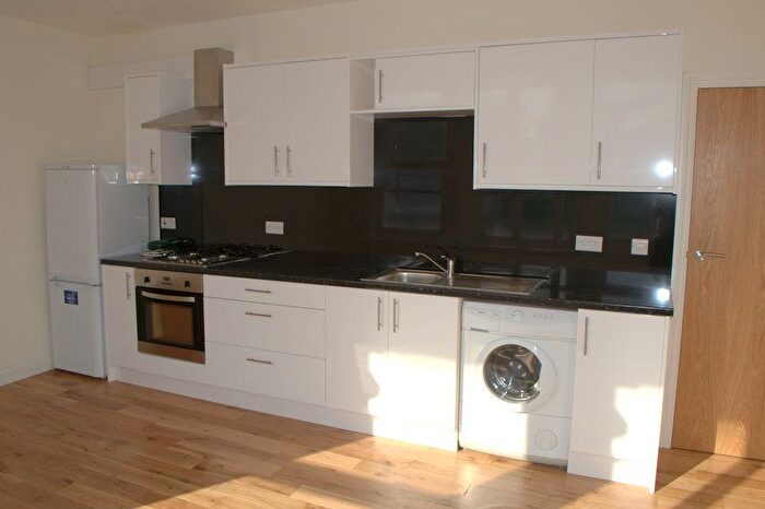 4 Bedroom Flat To Rent In Tooting High Street, Tooting, London, SW17