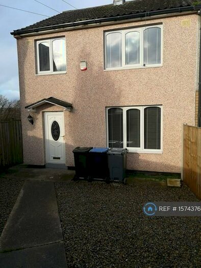 3 Bedroom End Of Terrace House To Rent In Wansford Close, Bradford, BD4