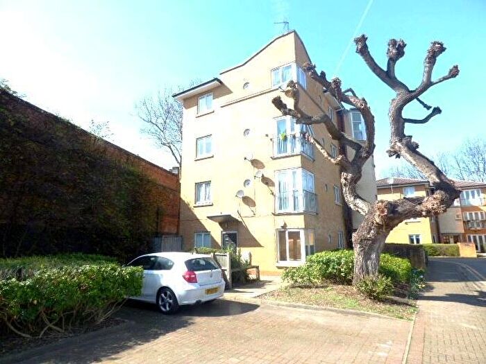 1 Bedroom Flat To Rent In Shalbourne Square, Homerton, London, E9