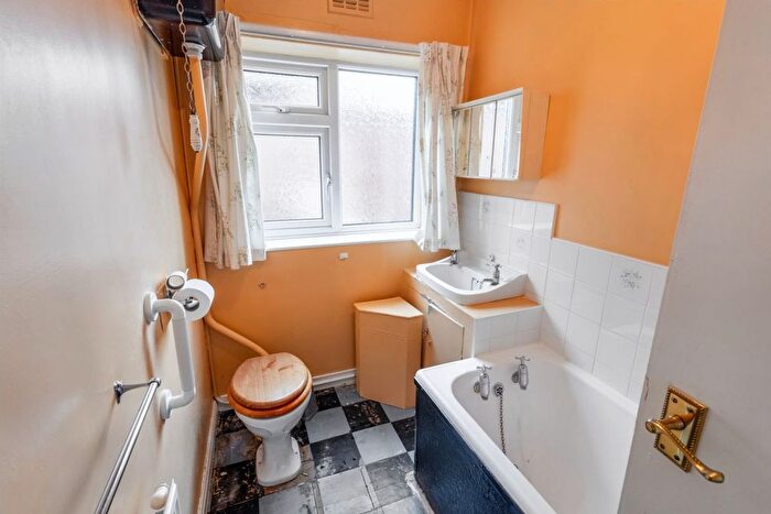 2 Bedroom Detached Bungalow For Sale In Ashley Park Road, York, YO31